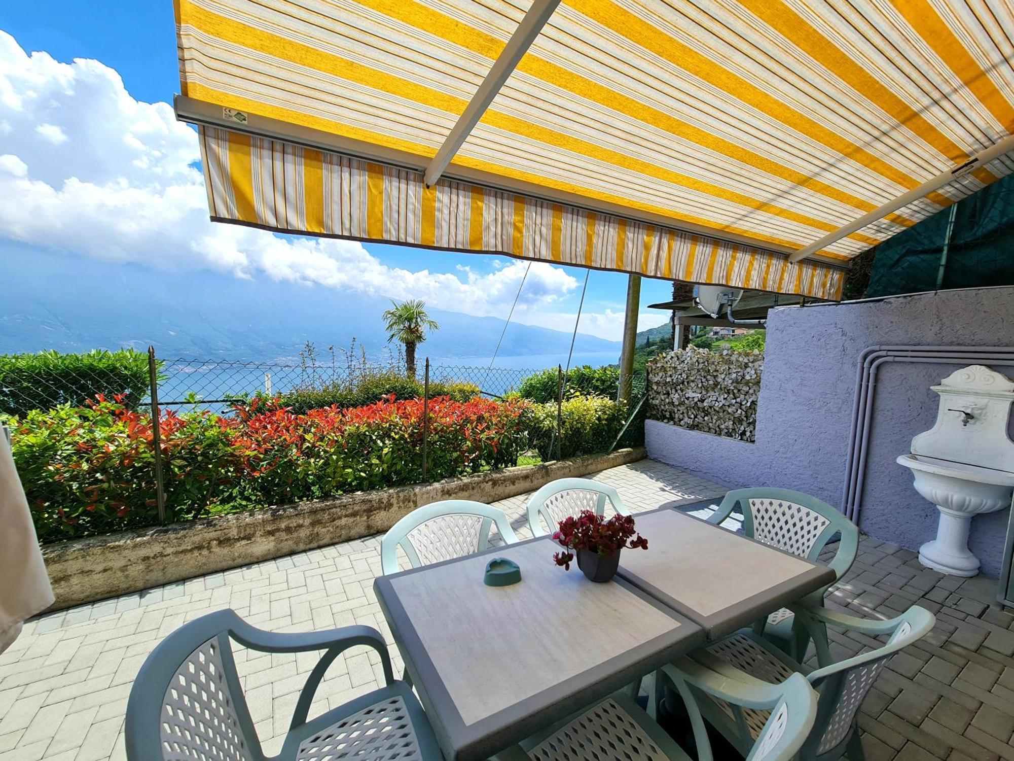 Bellavista Lago Apartment Patio And View By Gardadomusmea Pieve  المظهر الخارجي الصورة